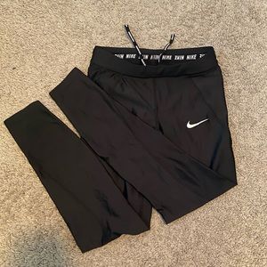 Women’s Nike Dri-Fit Running Leggings, Black Size S, side pockets
